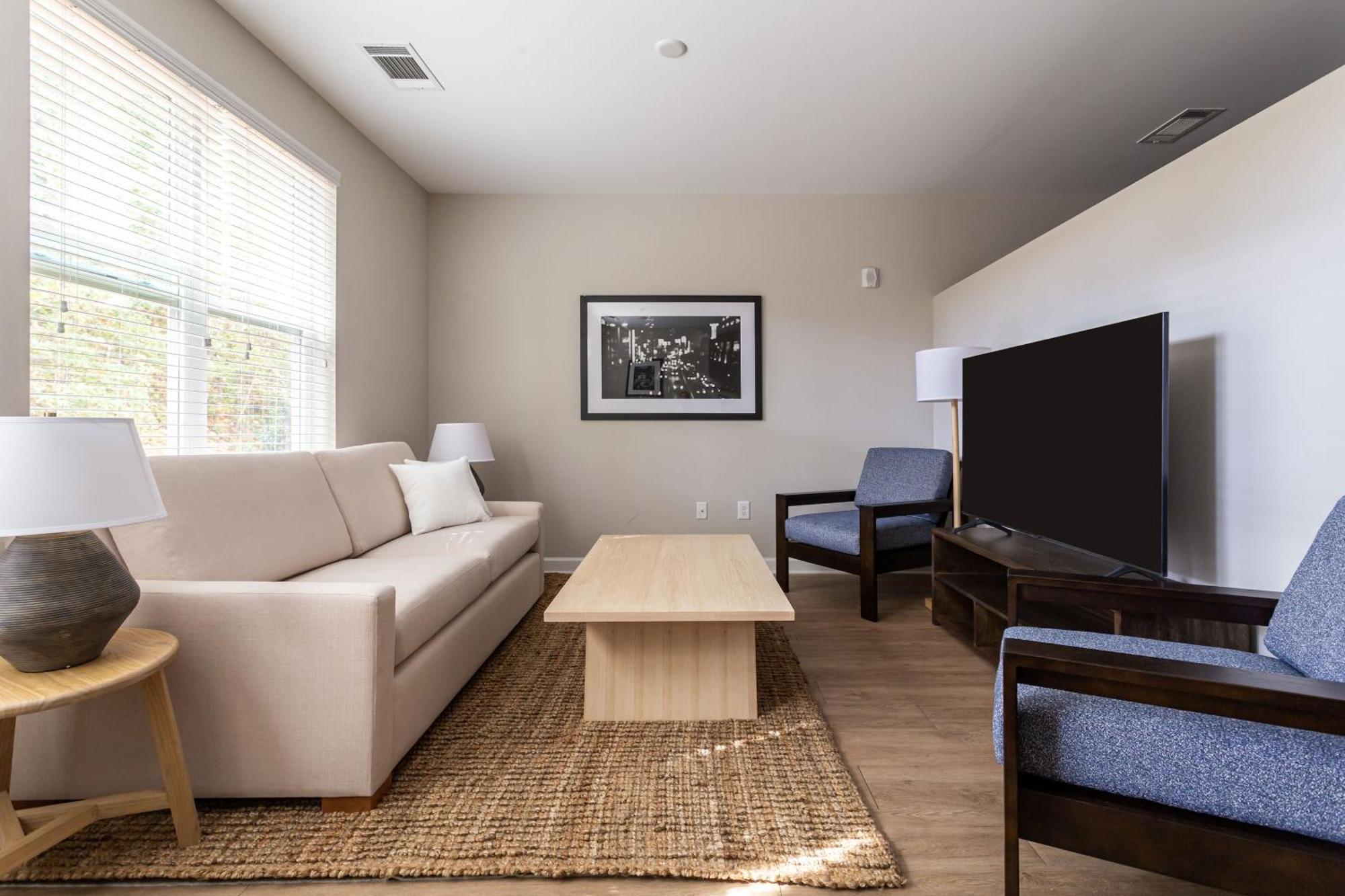 Kasa Freemorewest Charlotte Room photo